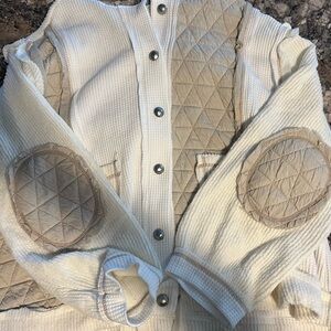 NWOT! Cream and Tan Quilted Jacket
Size L